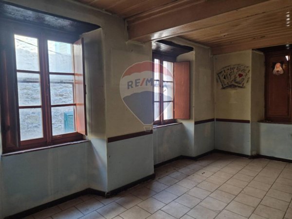 casa indipendente in vendita a Villa Basilica in zona Pariana