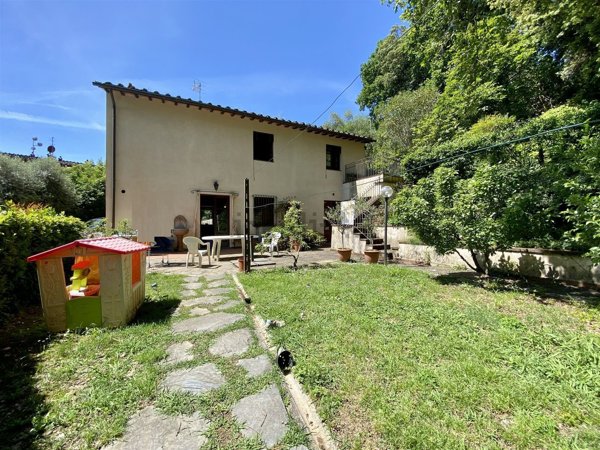 casa indipendente in vendita a Villa Basilica