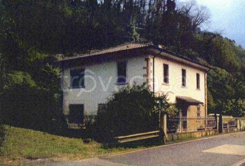 casa indipendente in vendita a Villa Basilica in zona Pracando