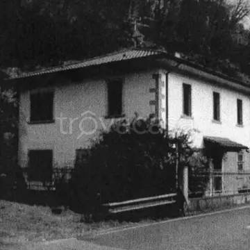 casa indipendente in vendita a Villa Basilica in zona Pracando