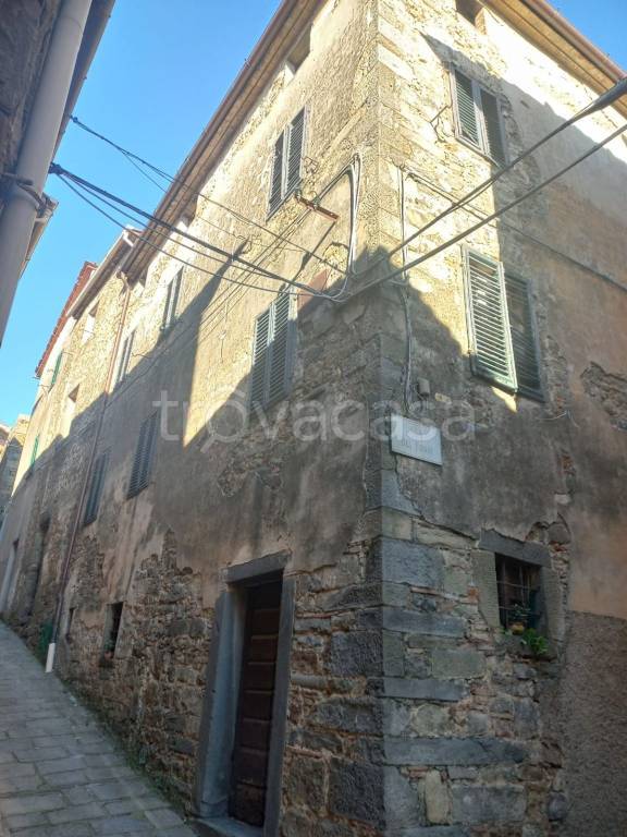 casa indipendente in vendita a Villa Basilica