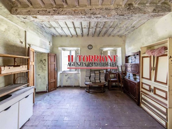 casa indipendente in vendita a Villa Basilica