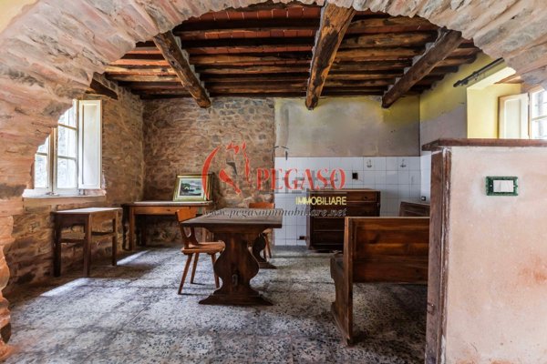 casa indipendente in vendita a Villa Basilica in zona Pariana