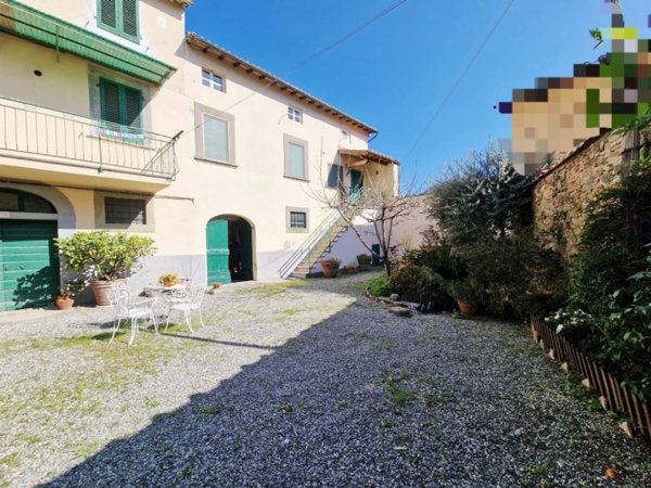 casa indipendente in vendita a Villa Basilica in zona Guzzano