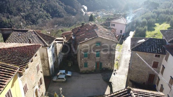 casa indipendente in vendita a Villa Basilica in zona Guzzano