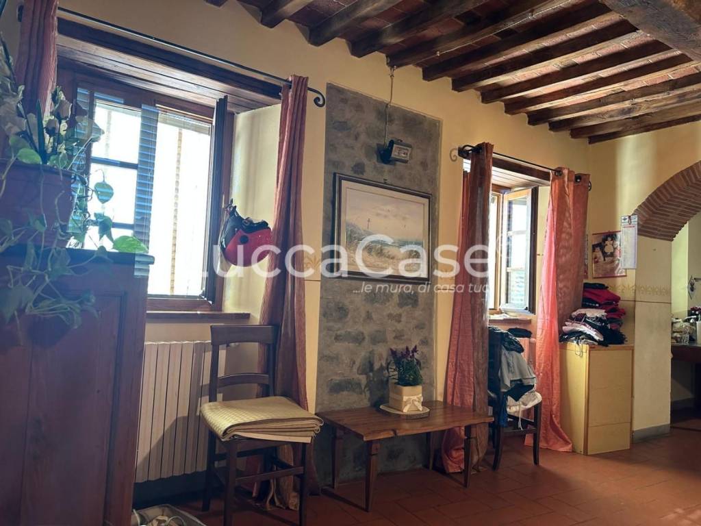 casa indipendente in vendita a Villa Basilica in zona Colognora