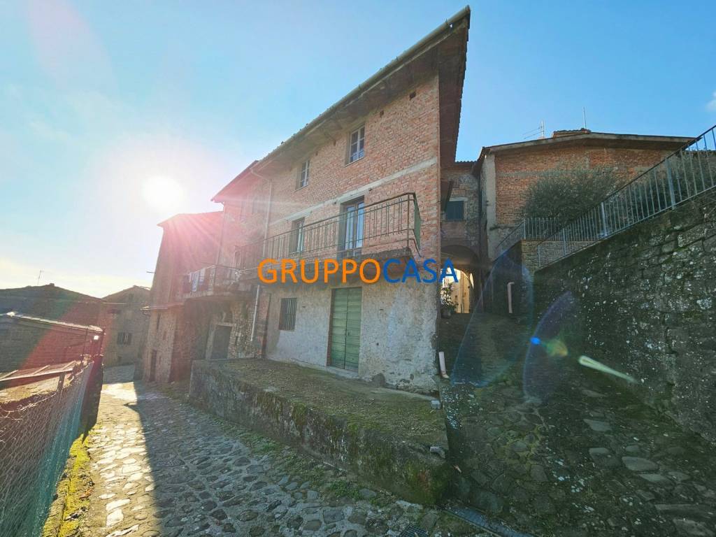 casa indipendente in vendita a Villa Basilica in zona Pariana