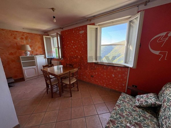 casa indipendente in vendita a Villa Basilica in zona Boveglio