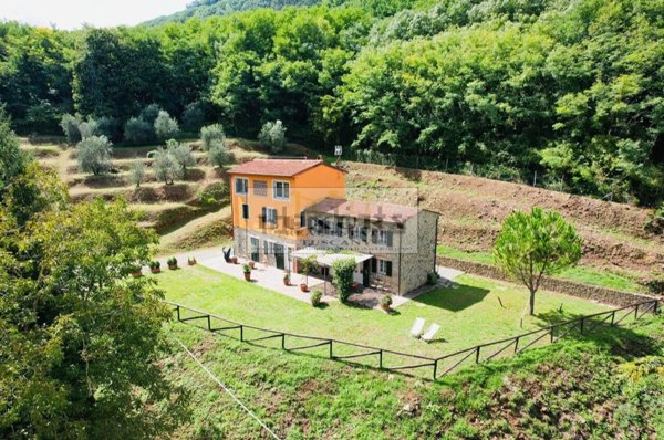 casa indipendente in vendita a Villa Basilica