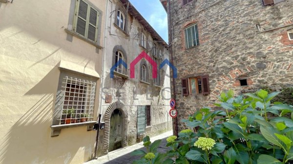 casa indipendente in vendita a Villa Basilica