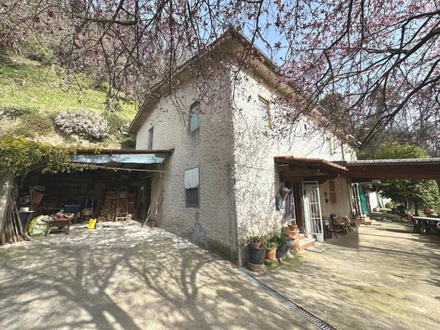 casa indipendente in vendita a Villa Basilica