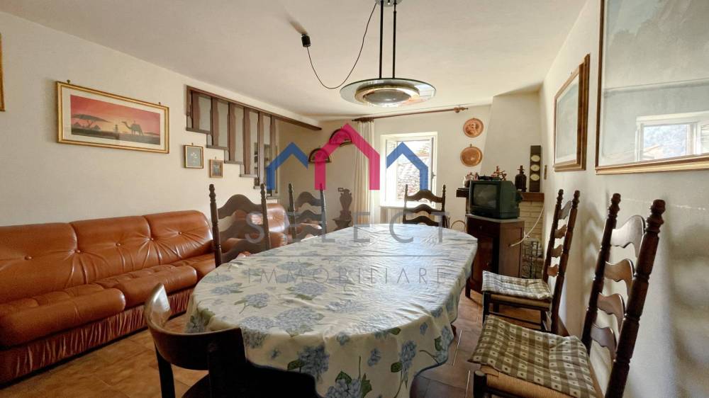 casa indipendente in vendita a Villa Basilica