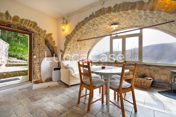 casa indipendente in vendita a Villa Basilica in zona Boveglio