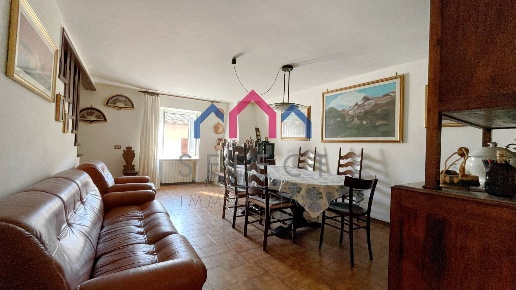 casa indipendente in vendita a Villa Basilica