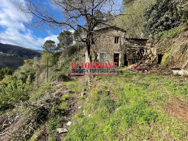 casa indipendente in vendita a Villa Basilica