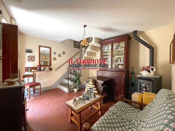 casa indipendente in vendita a Villa Basilica