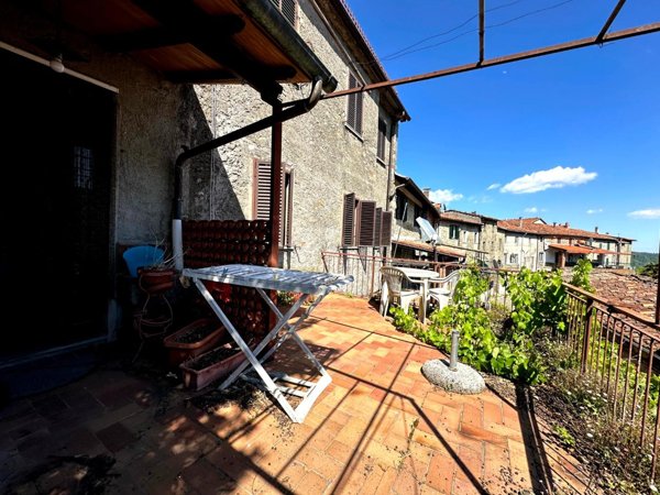 casa indipendente in vendita a Villa Basilica in zona Boveglio