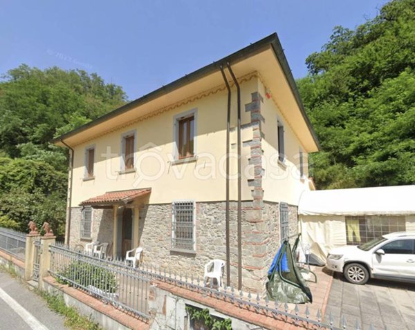 casa indipendente in vendita a Villa Basilica