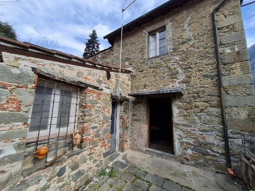 casa indipendente in vendita a Villa Basilica