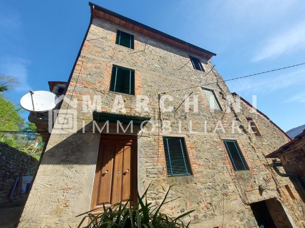 casa indipendente in vendita a Villa Basilica in zona Guzzano