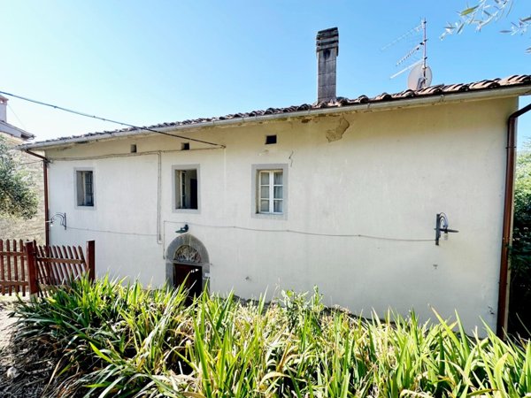 casa indipendente in vendita a Villa Basilica in zona Boveglio