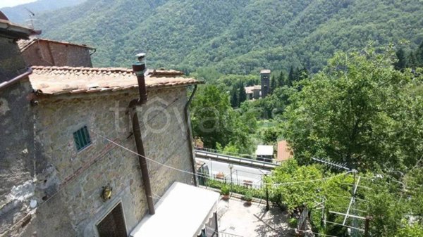 casa indipendente in vendita a Villa Basilica in zona Boveglio