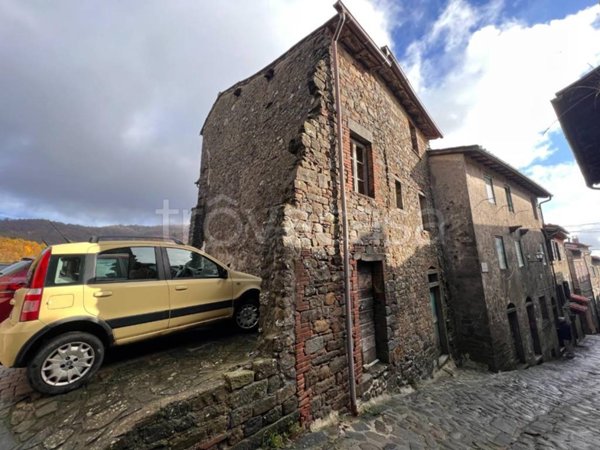 casa indipendente in vendita a Villa Basilica in zona Boveglio