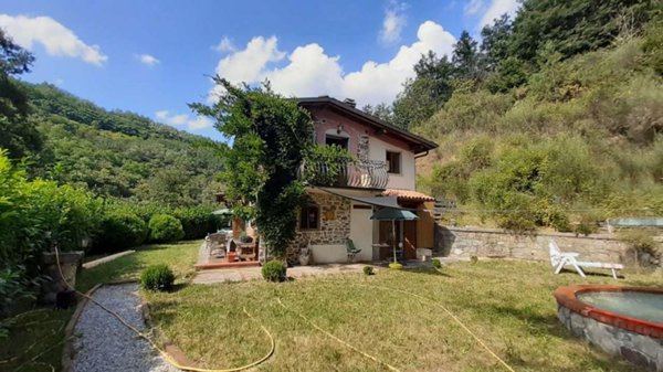 casa indipendente in vendita a Villa Collemandina