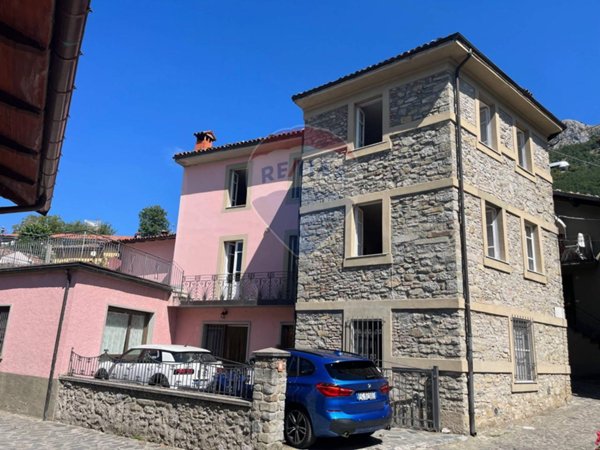 casa indipendente in vendita a Villa Collemandina in zona Corfino
