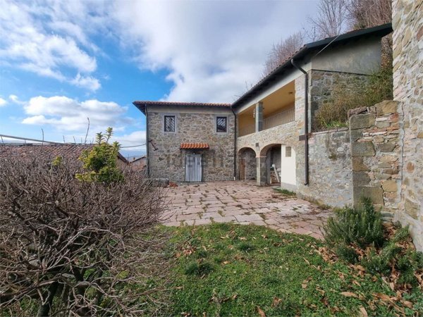 casa indipendente in vendita a Villa Collemandina in zona Sassorosso