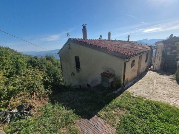 casa indipendente in vendita a Villa Collemandina in zona Sassorosso