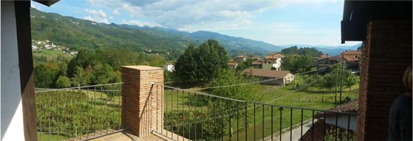 casa indipendente in vendita a Villa Collemandina