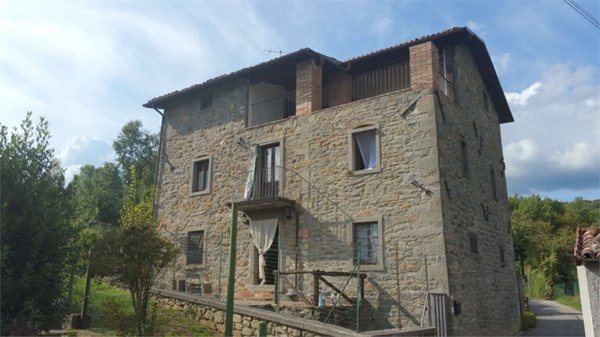 casa indipendente in vendita a Villa Collemandina