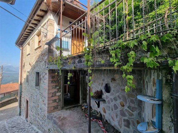 casa indipendente in vendita a Villa Collemandina in zona Sassorosso