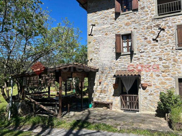 casa indipendente in vendita a Villa Collemandina
