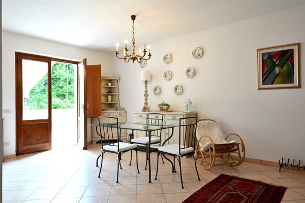 casa indipendente in vendita a Villa Collemandina