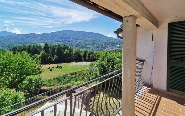 casa indipendente in vendita a Villa Collemandina