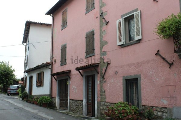 casa indipendente in vendita a Villa Collemandina in zona Corfino