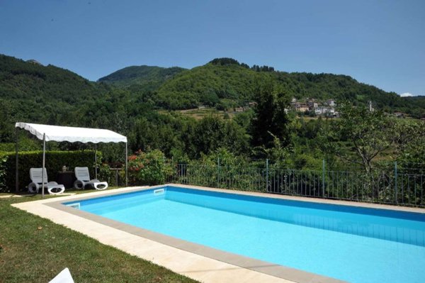 casa indipendente in vendita a Villa Collemandina