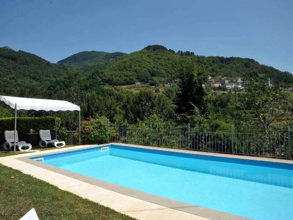 casa indipendente in vendita a Villa Collemandina