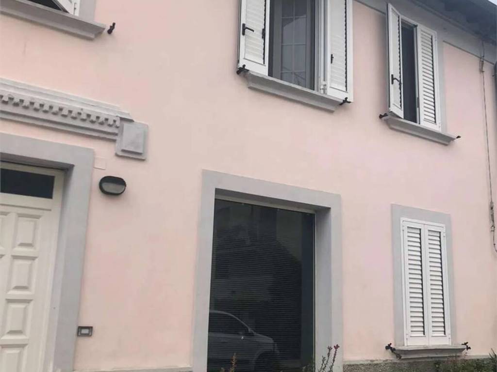 casa indipendente in vendita a Villa Collemandina