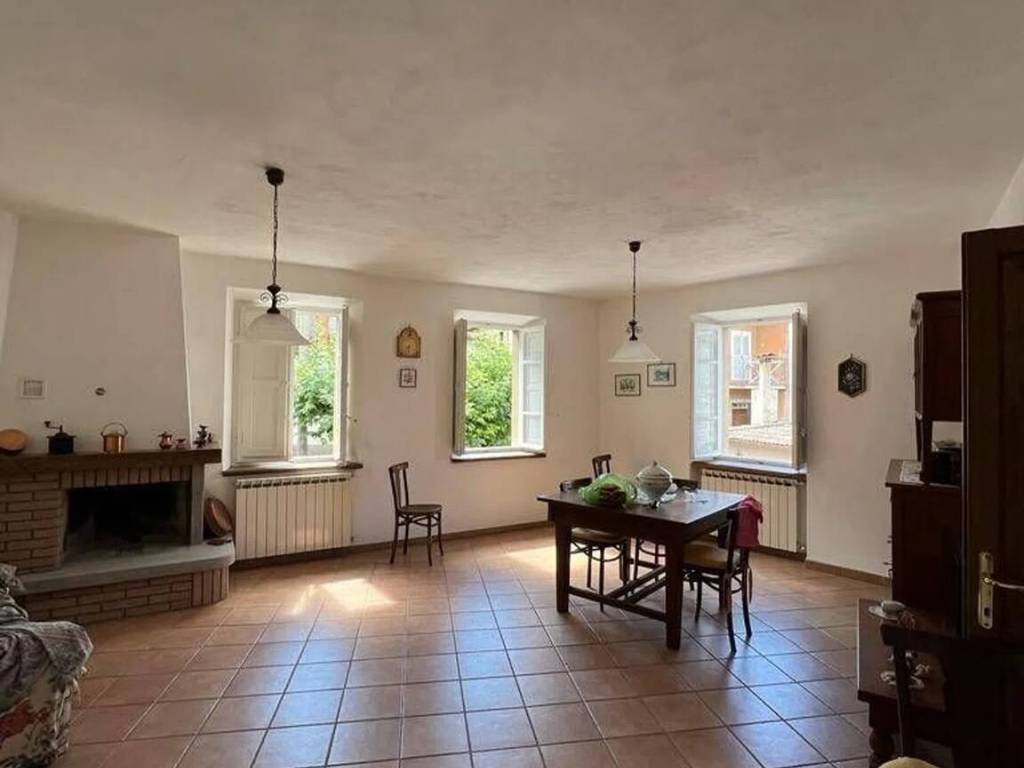 casa indipendente in vendita a Villa Collemandina