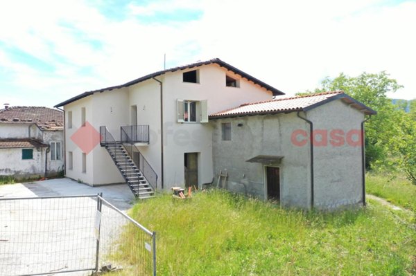 casa indipendente in vendita a Villa Collemandina