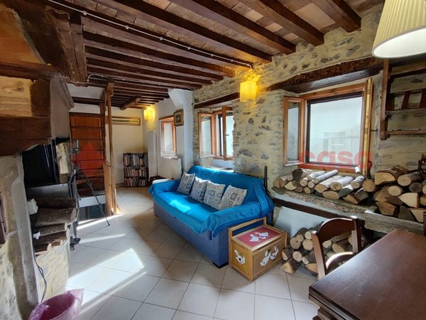 casa indipendente in vendita a Villa Collemandina in zona Corfino