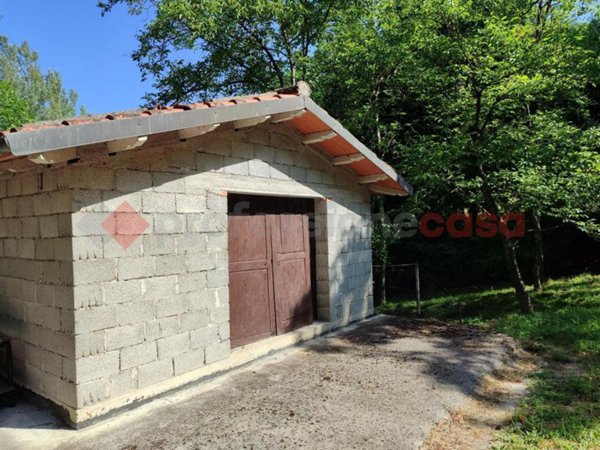 casa indipendente in vendita a Villa Collemandina in zona Magnano