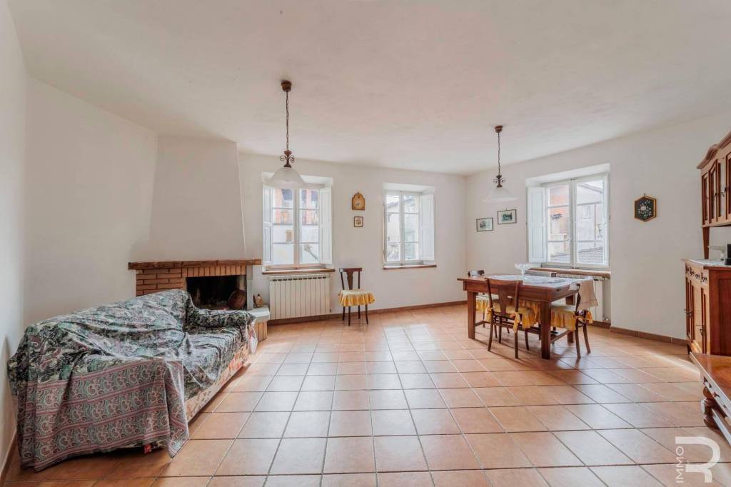 casa indipendente in vendita a Villa Collemandina in zona Corfino