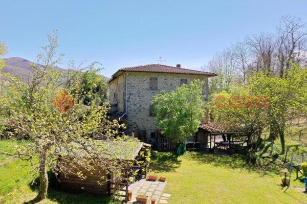 casa indipendente in vendita a Villa Collemandina