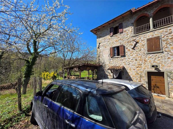 casa indipendente in vendita a Villa Collemandina