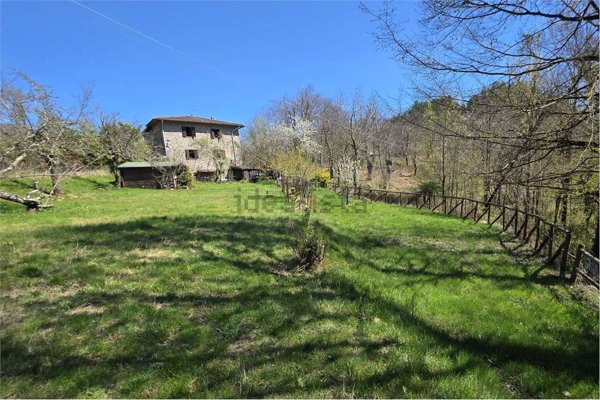 casa indipendente in vendita a Villa Collemandina in zona Sassorosso