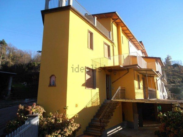 casa indipendente in vendita a Villa Collemandina